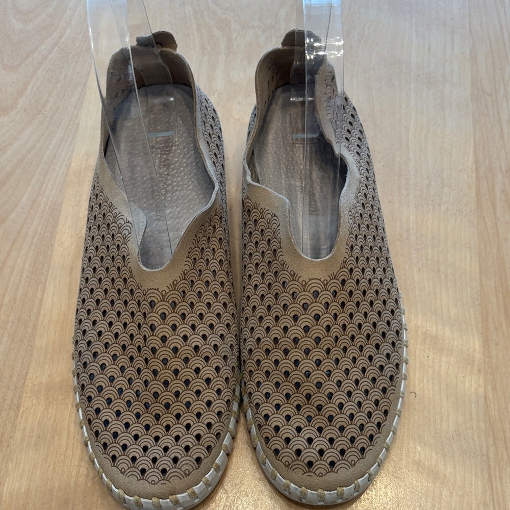 Ilse Jacobsen Women’s Tulip 139 Slip On Sneakers. Size 37